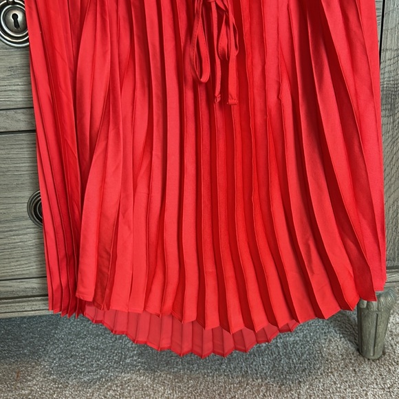 Express | Red Pleated Off-Shoulder Mini Dress | XS - Picture 4 of 9